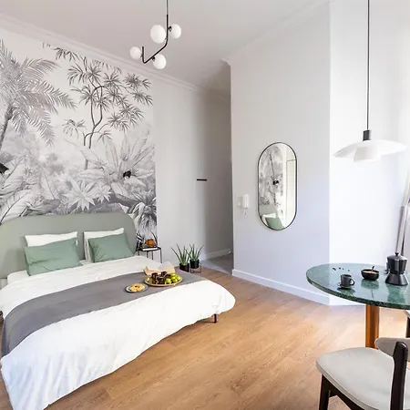 Lion - Premium With Balcony Apartment