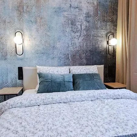 Lion - Premium With Balcony Apartment *