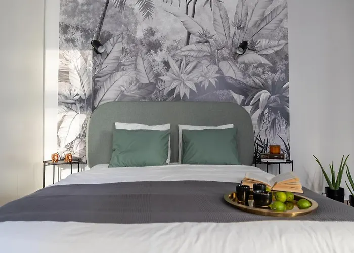 Lion - Premium With Balcony شقة